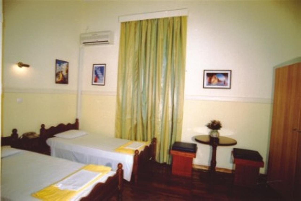 Lozanni Hostel Атина Екстериор снимка