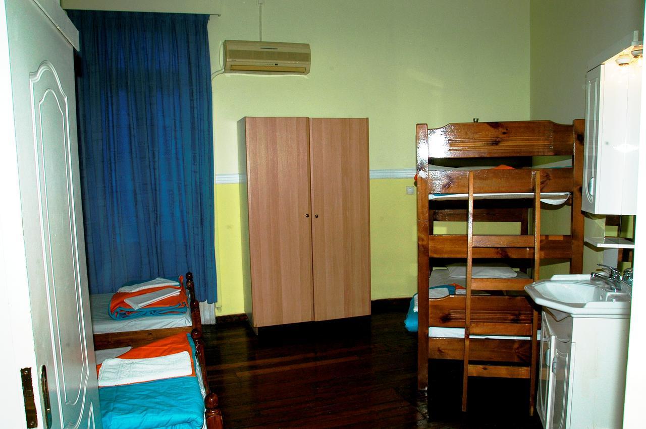 Lozanni Hostel Атина Екстериор снимка