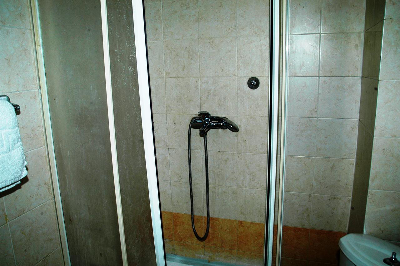 Lozanni Hostel Атина Екстериор снимка
