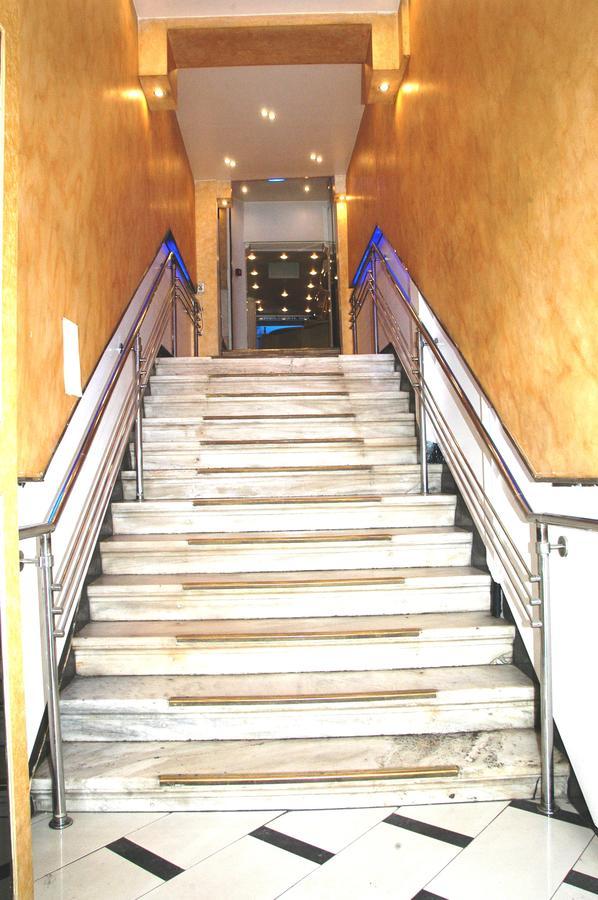 Lozanni Hostel Атина Екстериор снимка
